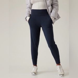 NWT-Athleta Navy Venice Mid Rise Jogger, Extra Small Tall